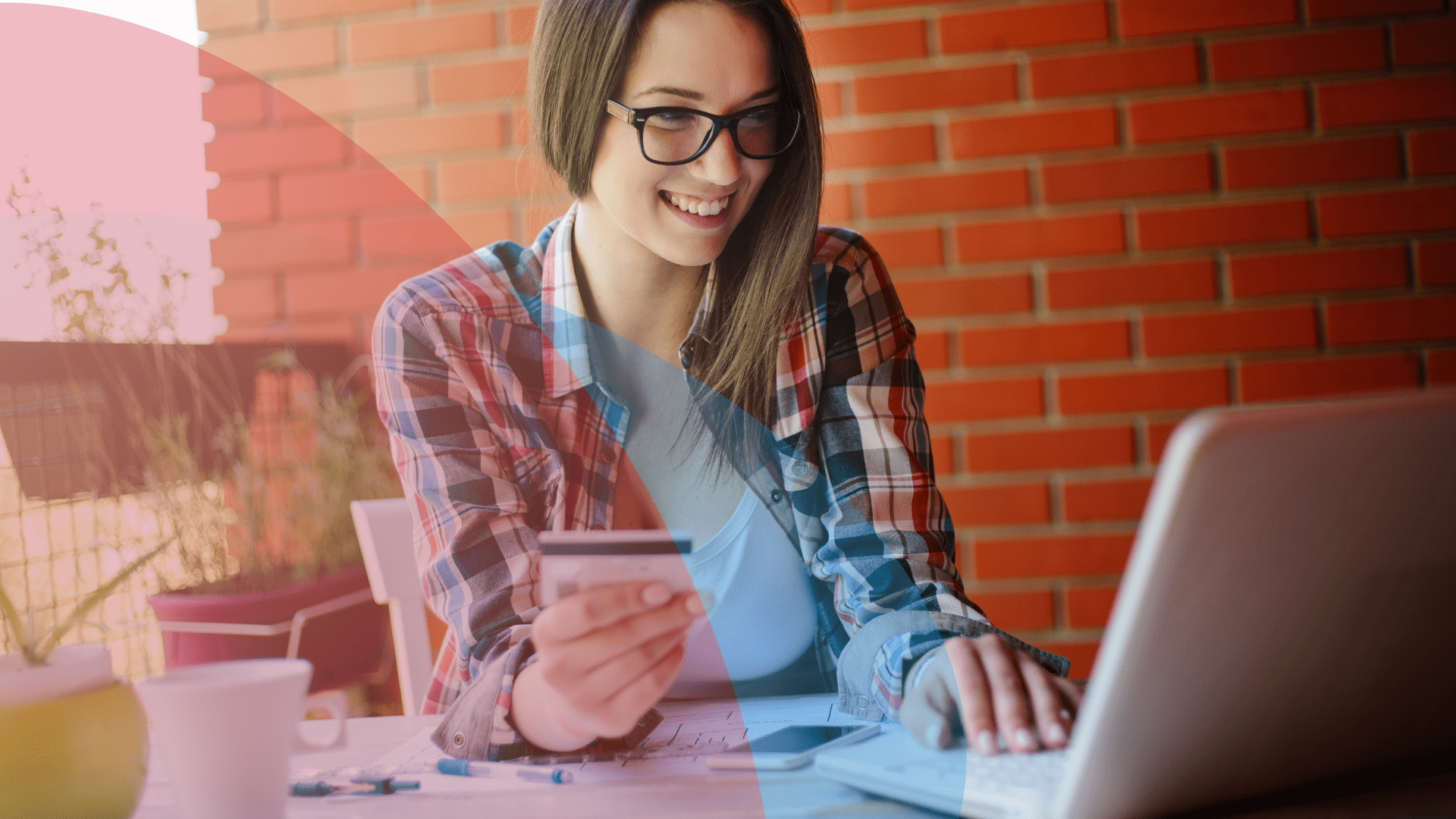 Empresarios en una oficina planificando para aprovehar las Deducciones fiscales Buen Fin 2024