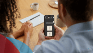 Persona registrando su RFC en línea en el portal del SAT en México