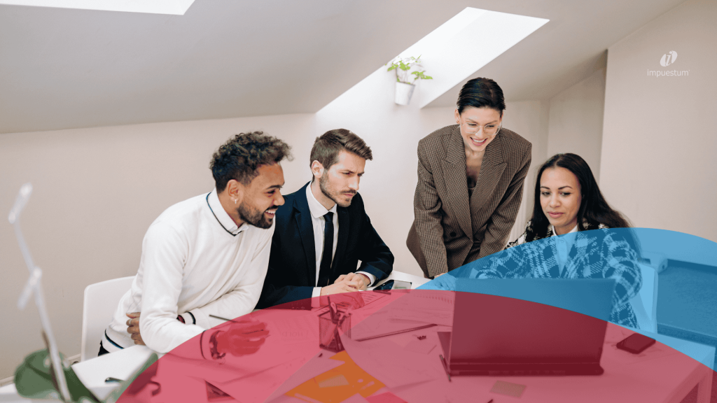 Empresario revisando las tasas efectivas de ISR 2026 en México para su negocio.