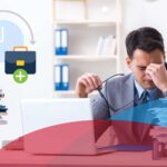 Empresario revisando nómina digital y horas extra por la reforma de jornada laboral de 40 horas en México